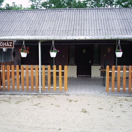 Sakaltanya Soeroezo- Borozo Pihenohaz Vének Exterior photo