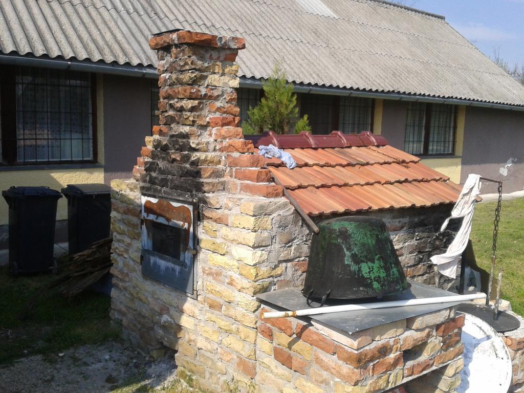 Sakaltanya Soeroezo- Borozo Pihenohaz Vének Exterior photo