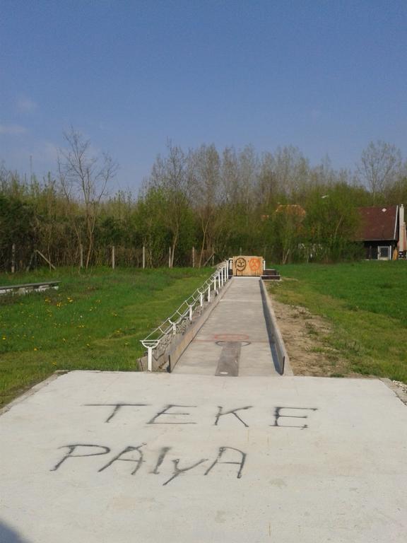 Sakaltanya Soeroezo- Borozo Pihenohaz Vének Exterior photo