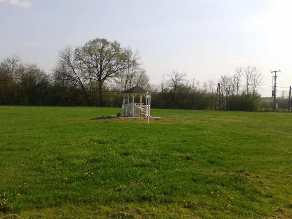 Sakaltanya Soeroezo- Borozo Pihenohaz Vének Exterior photo