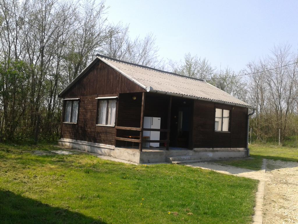 Sakaltanya Soeroezo- Borozo Pihenohaz Vének Exterior photo