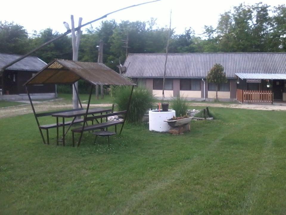 Sakaltanya Soeroezo- Borozo Pihenohaz Vének Exterior photo