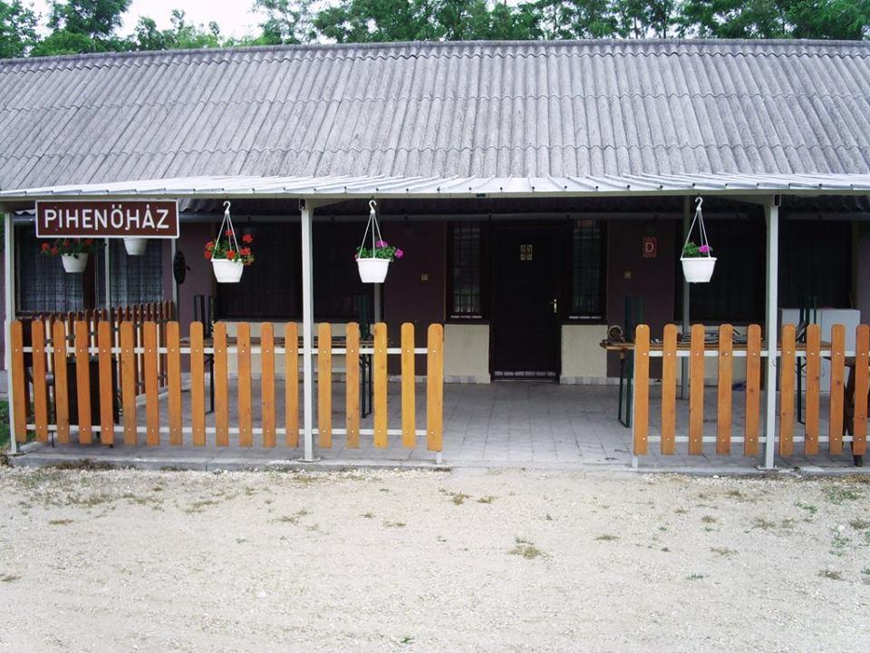 Sakaltanya Soeroezo- Borozo Pihenohaz Vének Exterior photo